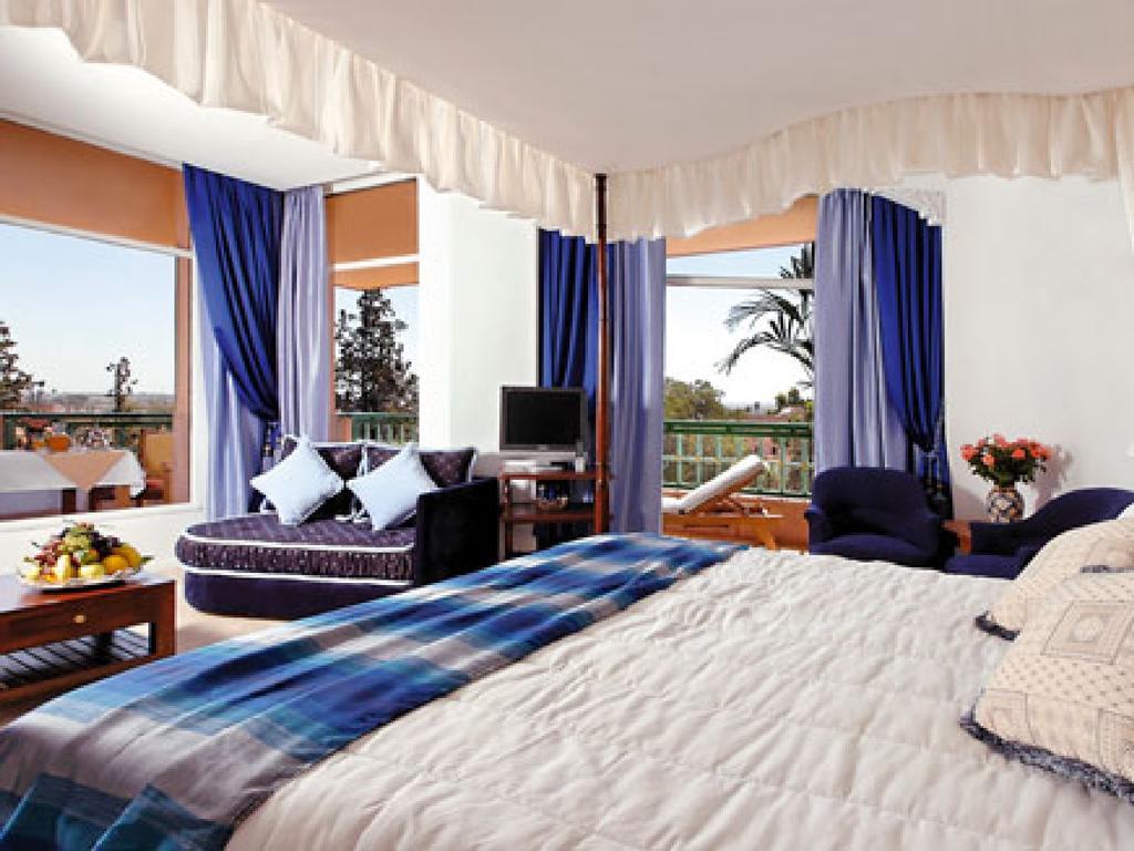 Es Saadi Marrakech Resort - Hotel Marrakesh Exteriör bild A suite at the hotel