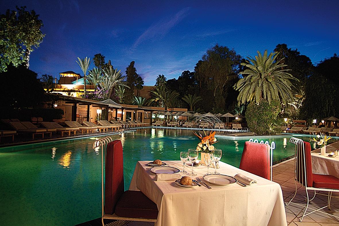 Es Saadi Marrakech Resort - Hotel Marrakesh Exteriör bild The swimming pool at the hotel